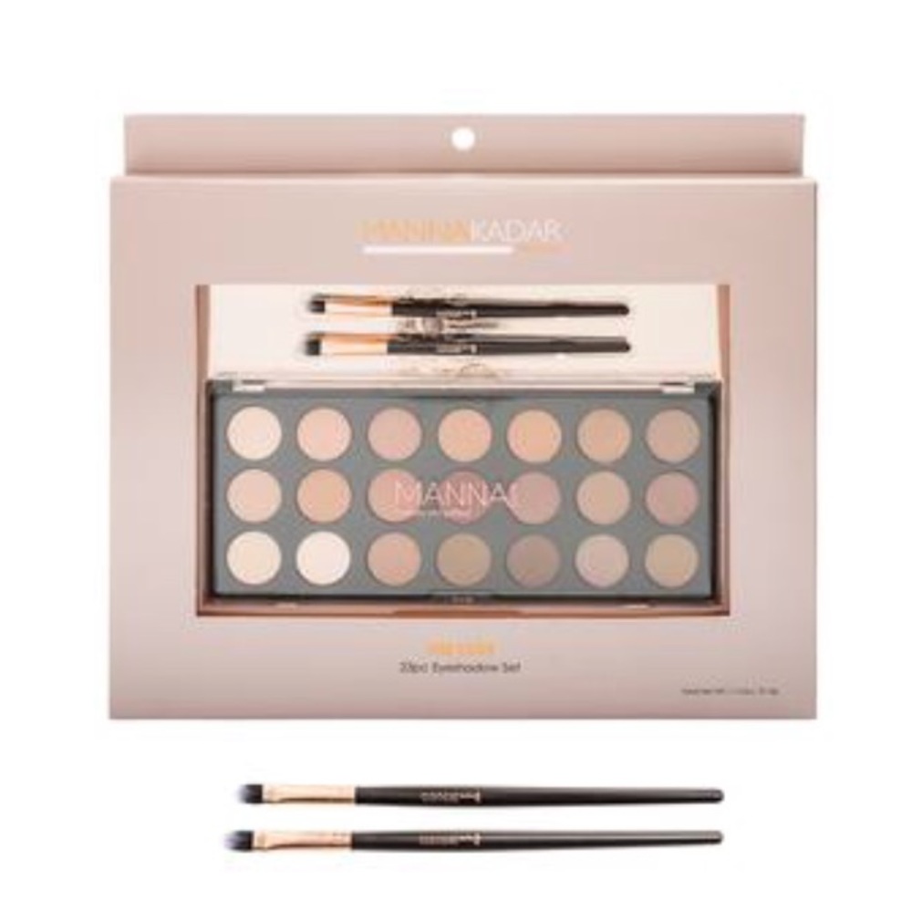 NWOT Manna Kadar 23 piece Luxe Shadow set